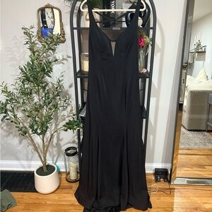 Alyce Paris Black Plunge formal Maxi Gown size 14